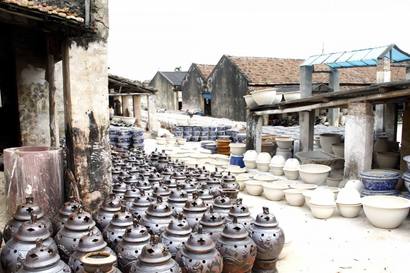 bat trang pottery craft village